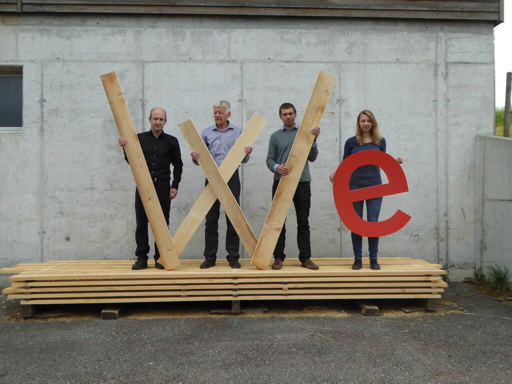 Weber Energie & Bauphysik AG mit Holzlogo