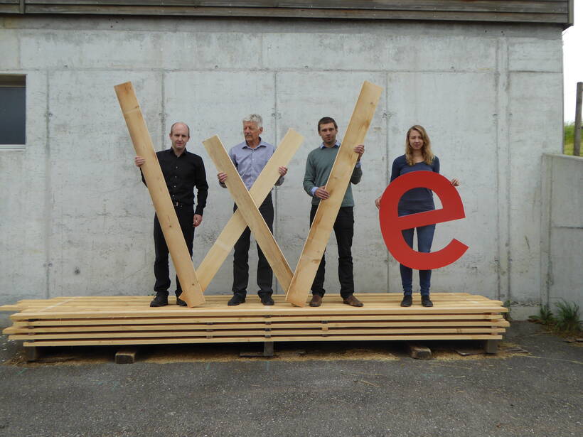 Weber Energie & Bauphysik AG mit Holzlogo